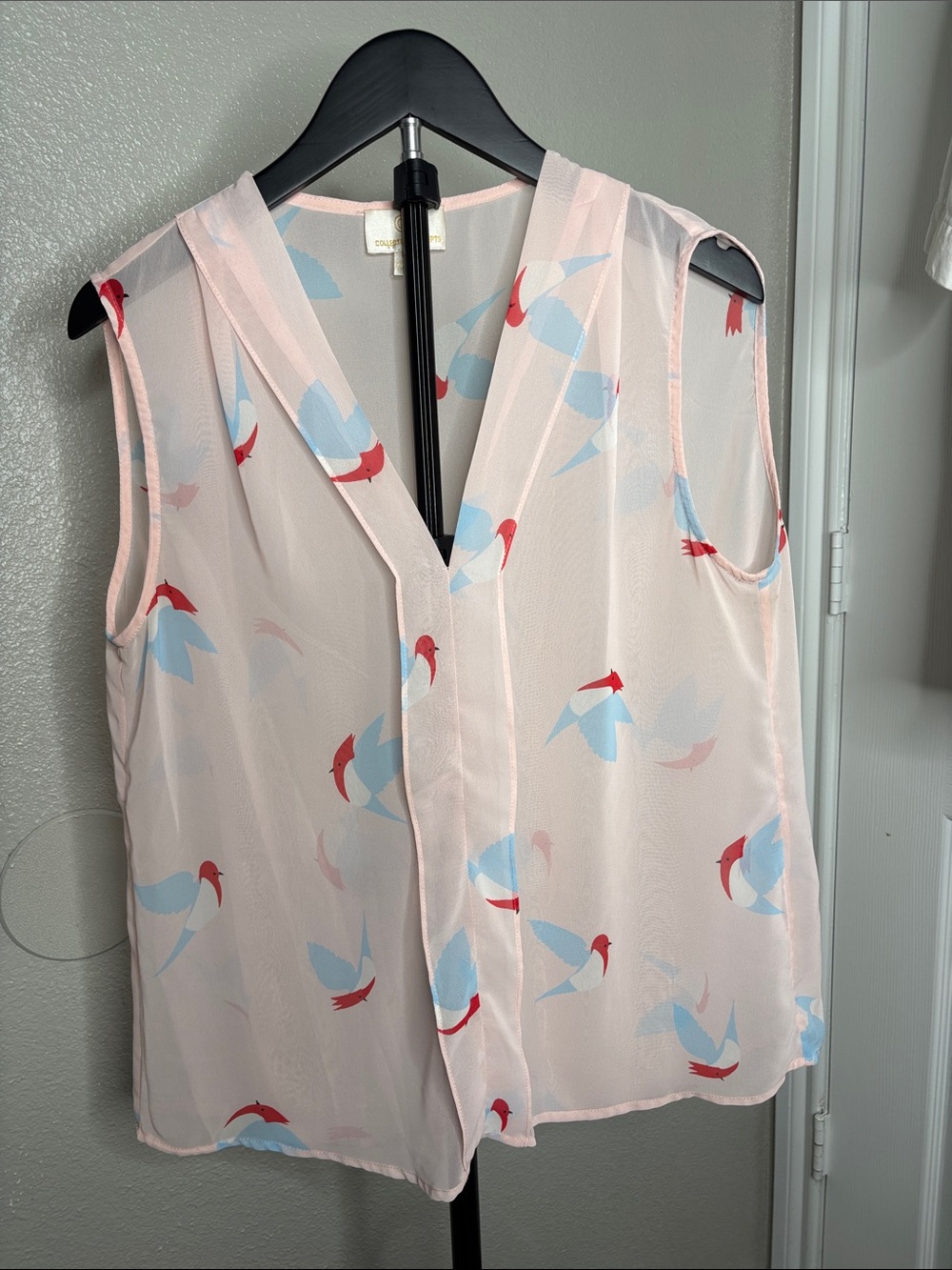 Collective Concepts Light Pink Sleeveless Bird-Print V-Neck Blouse